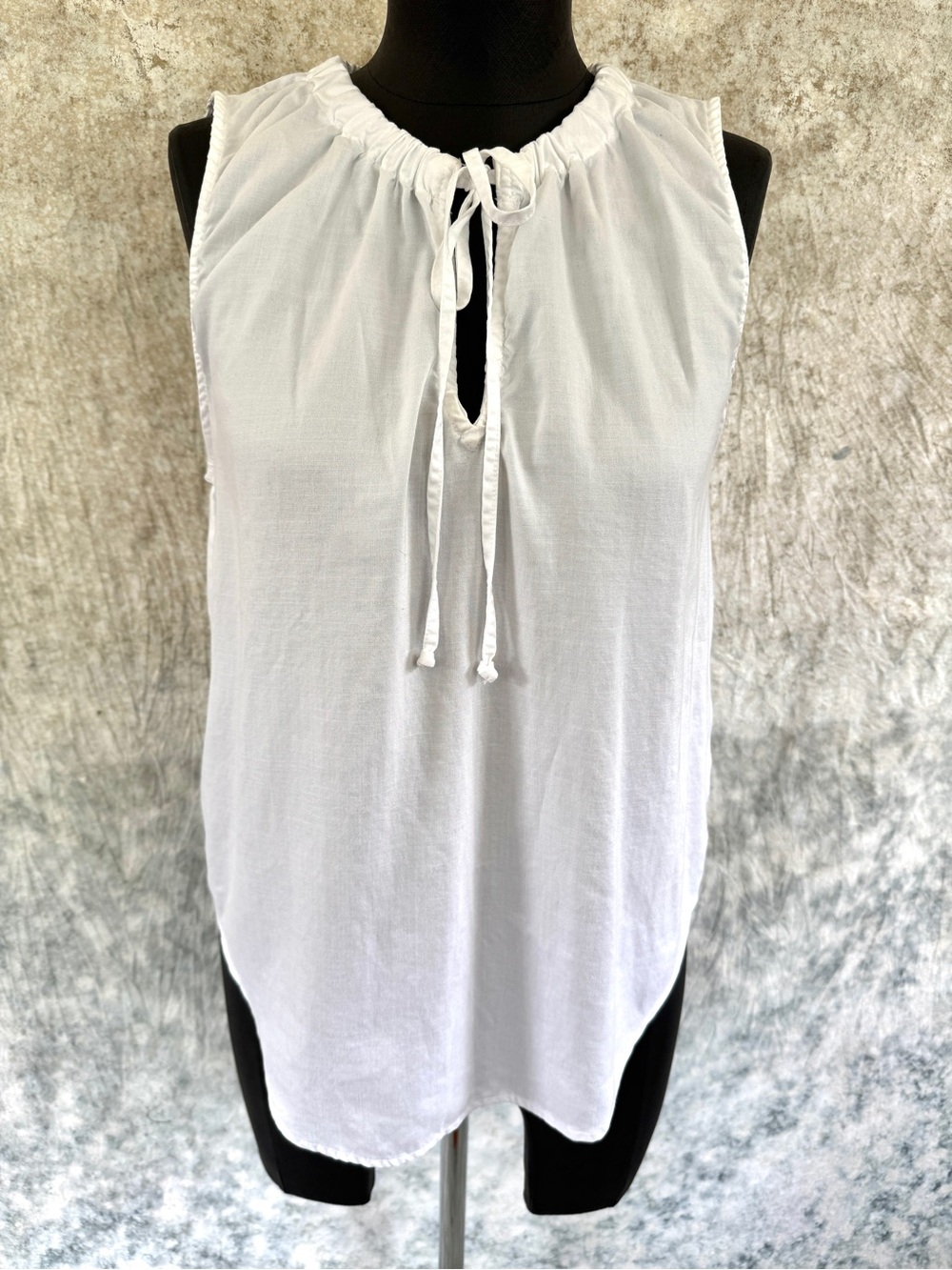 Cloth & Stone White Sleeveless Tie Front Top - S